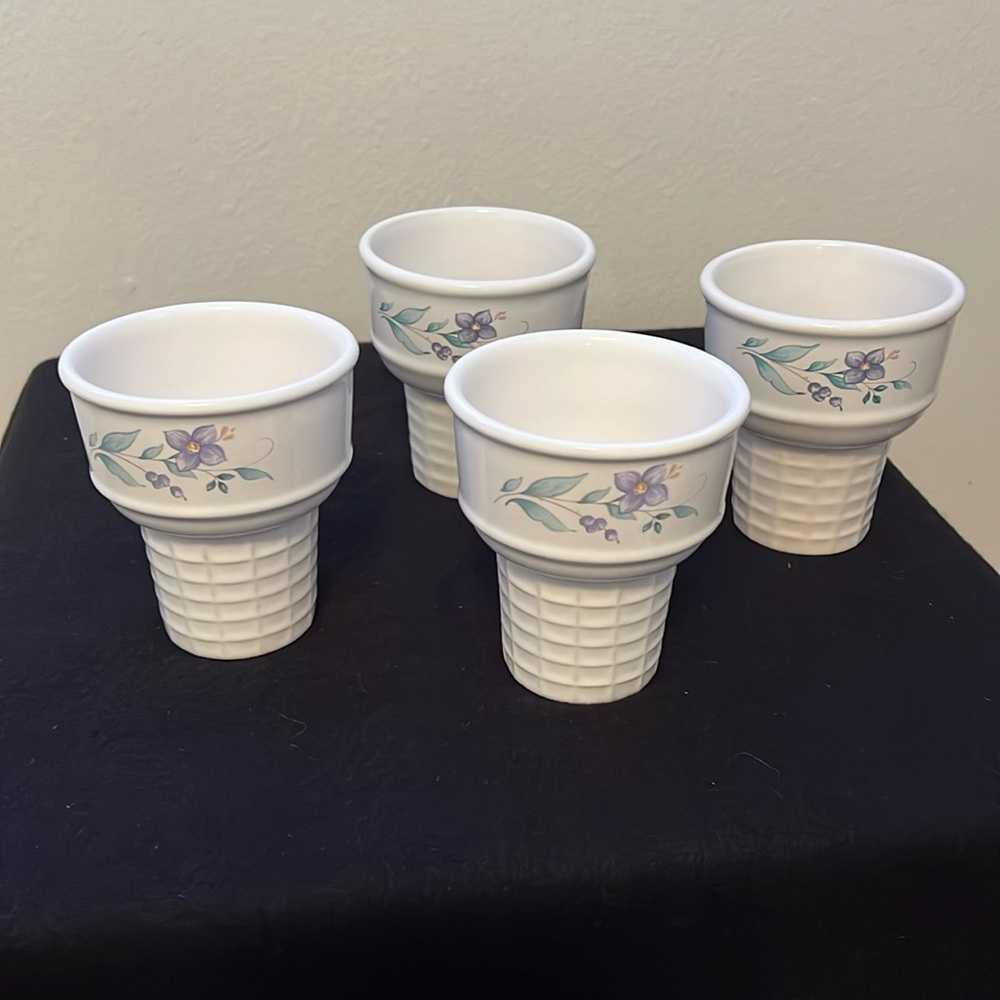 Pfaltzgraff Set of 4 April Floral Vintage Design Ice Cream Cone Shaped Dish